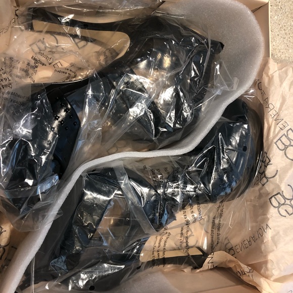 Heels - Picture 4 of 4